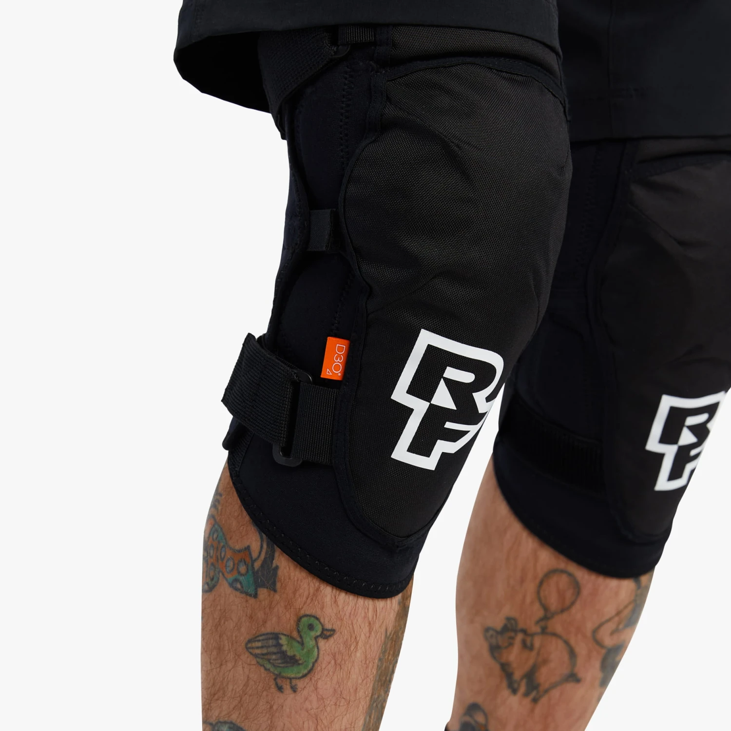 Race Face Hinderlaagknie - Stealth - Image 4