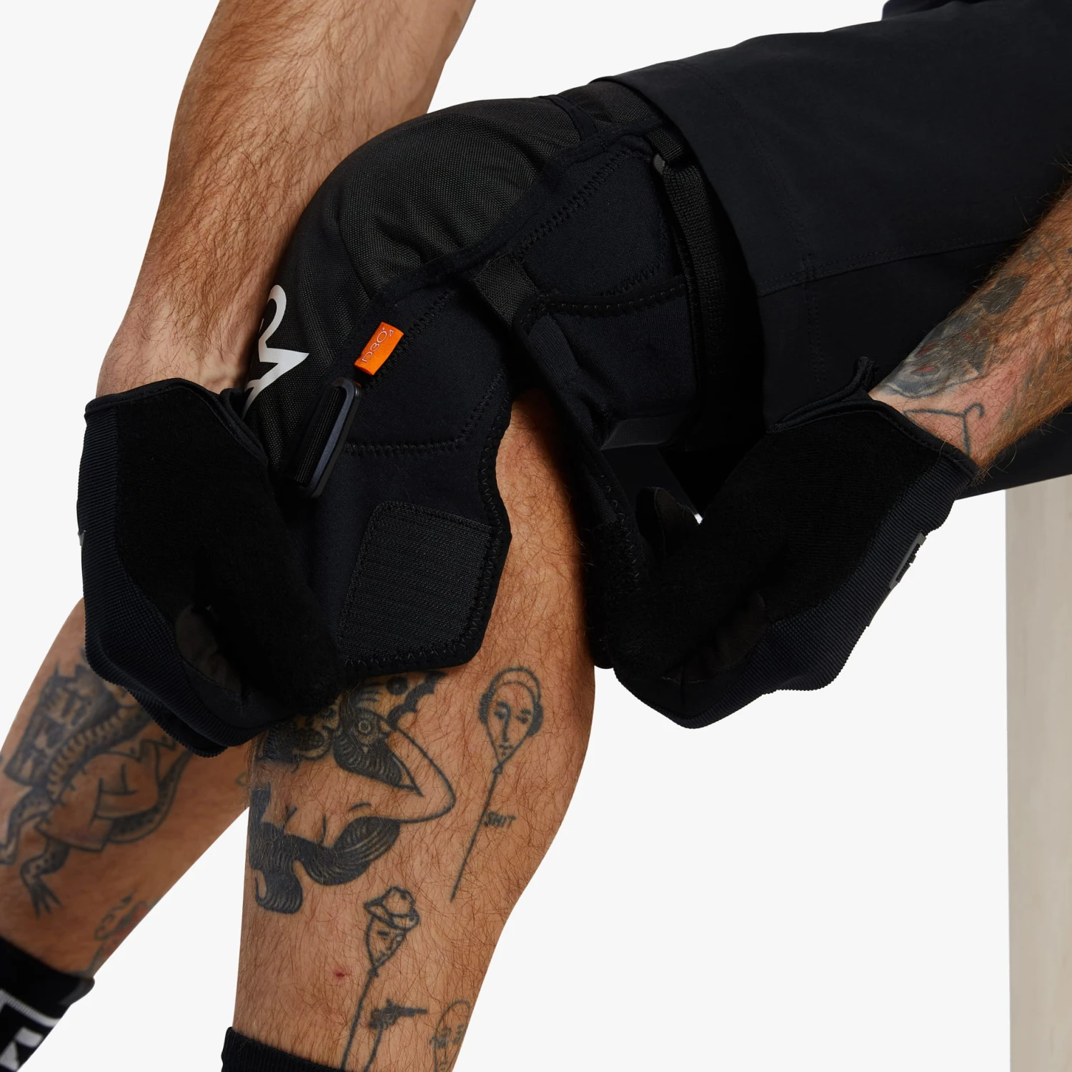 Race Face Hinderlaagknie - Stealth - Image 5