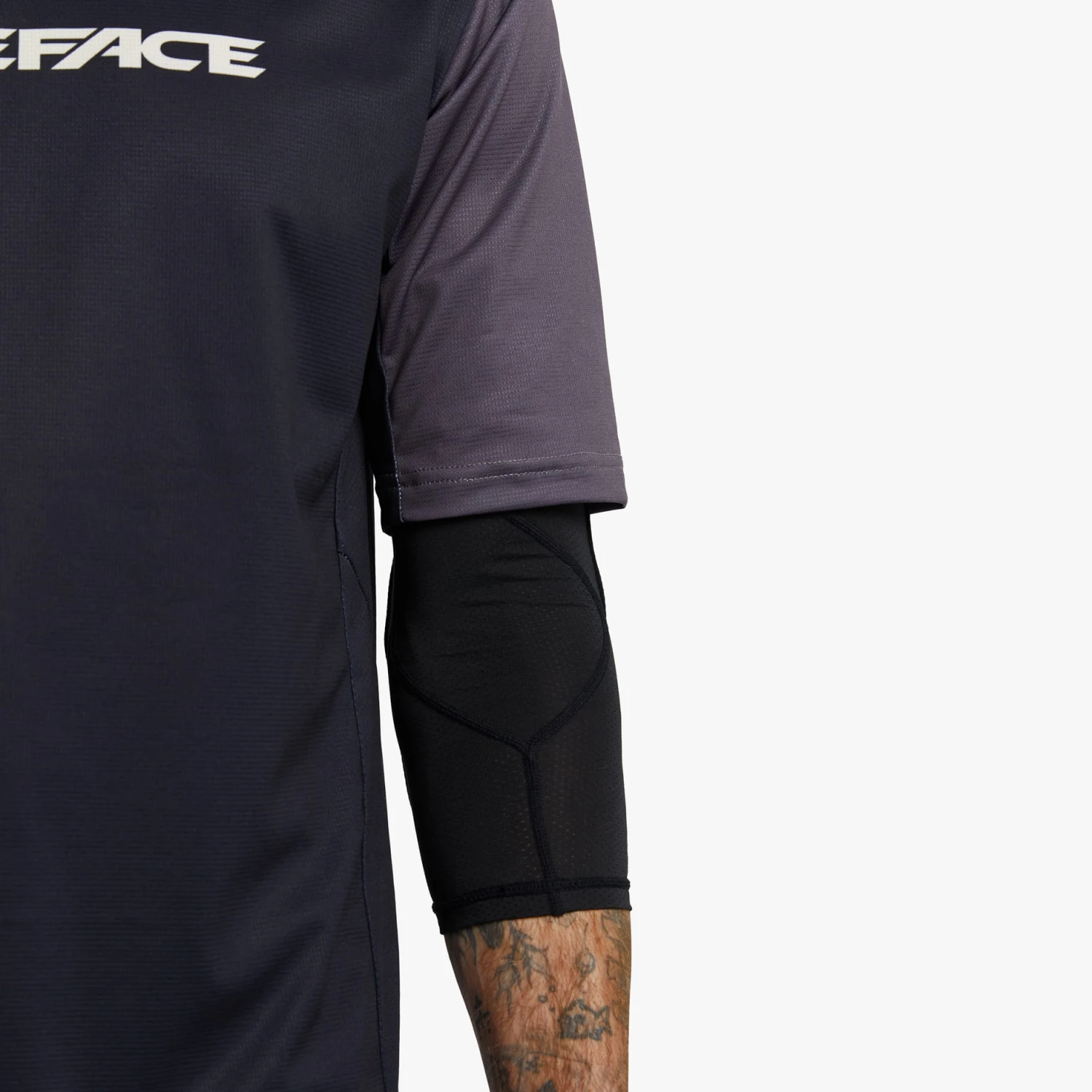 Race Face Indy Elbow - Stealth - Image 3